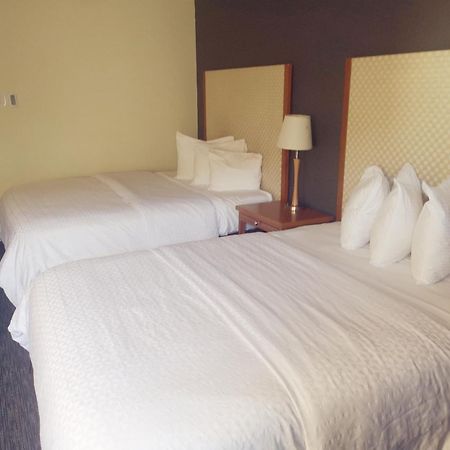 Travelodge By Wyndham Edmonton West Extérieur photo