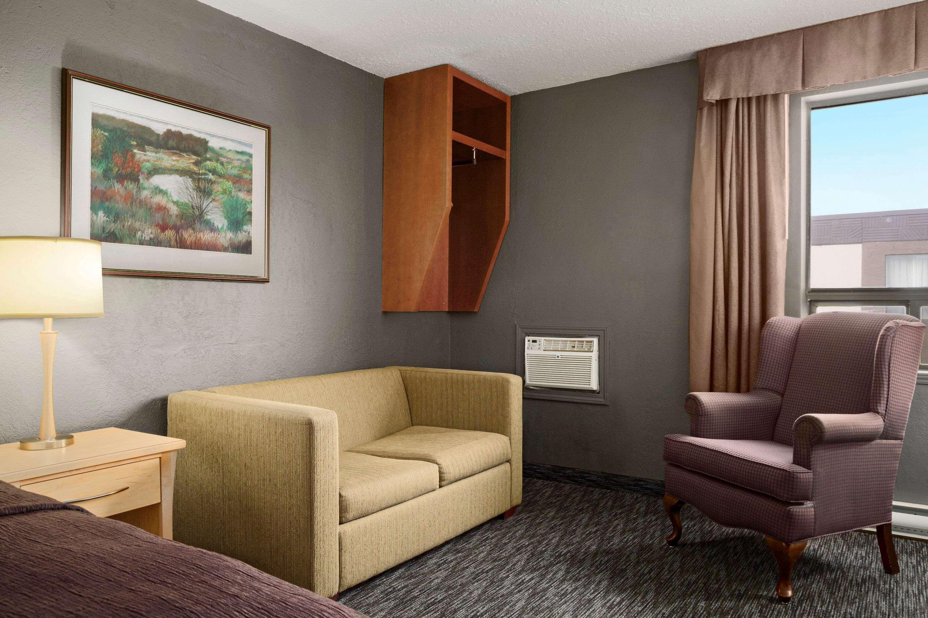 Travelodge By Wyndham Edmonton West Extérieur photo