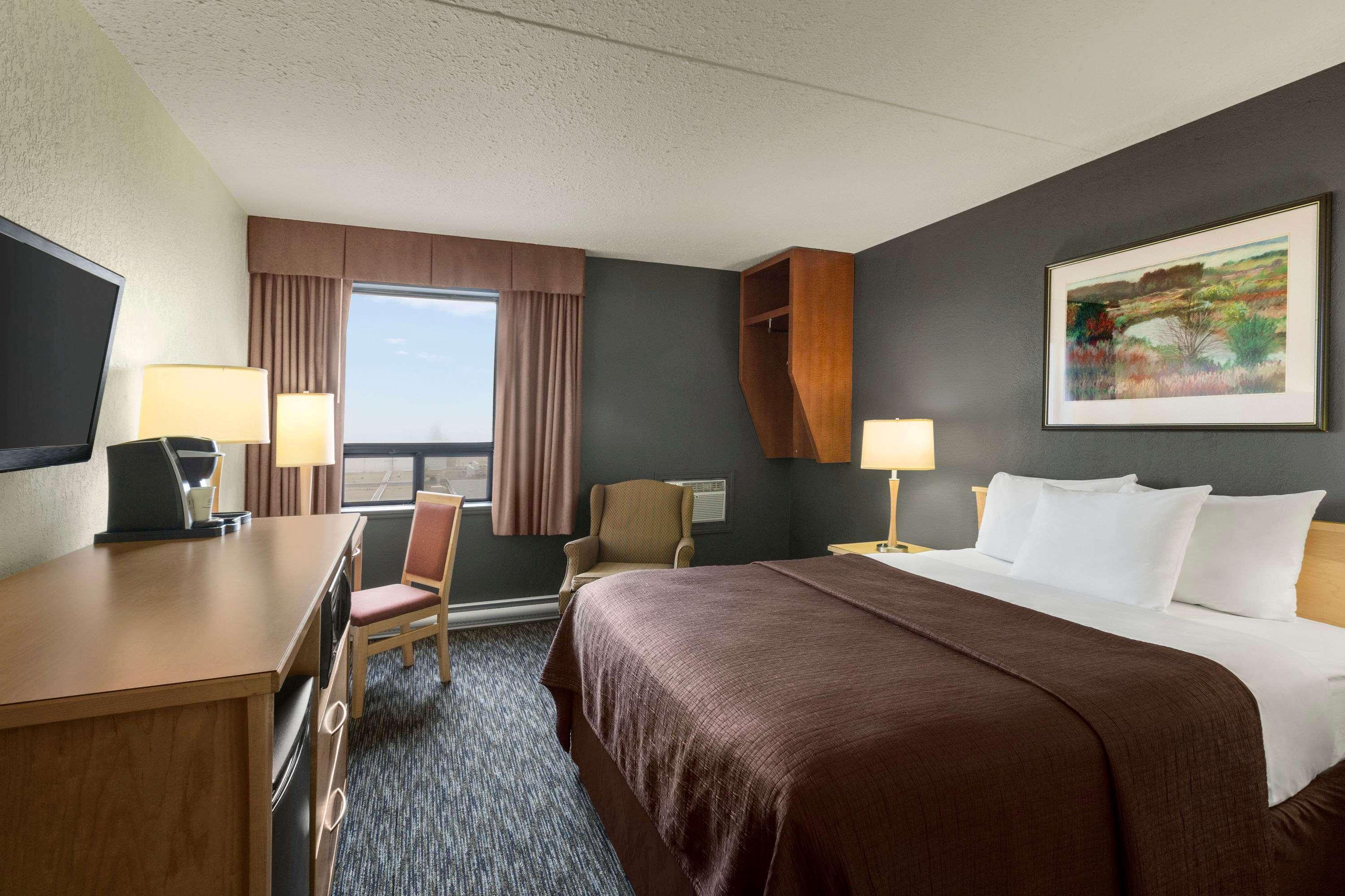 Travelodge By Wyndham Edmonton West Extérieur photo