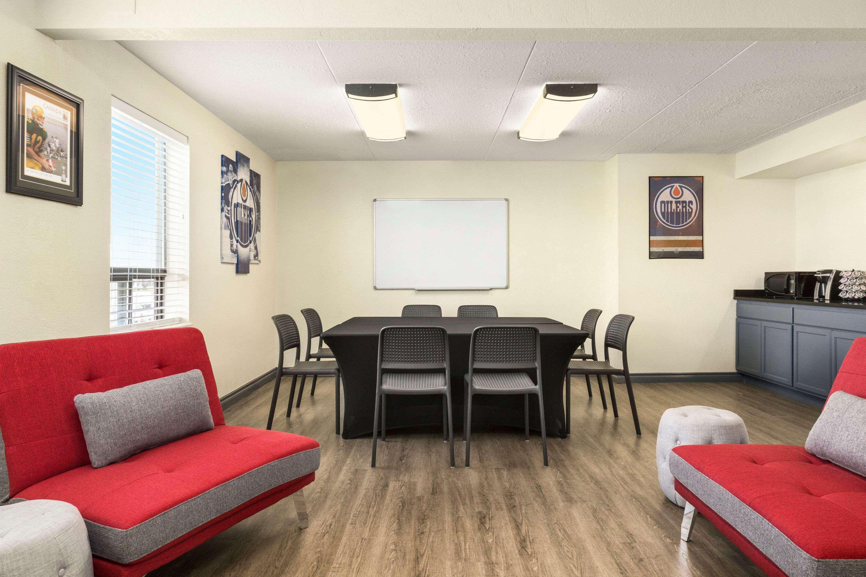 Travelodge By Wyndham Edmonton West Extérieur photo