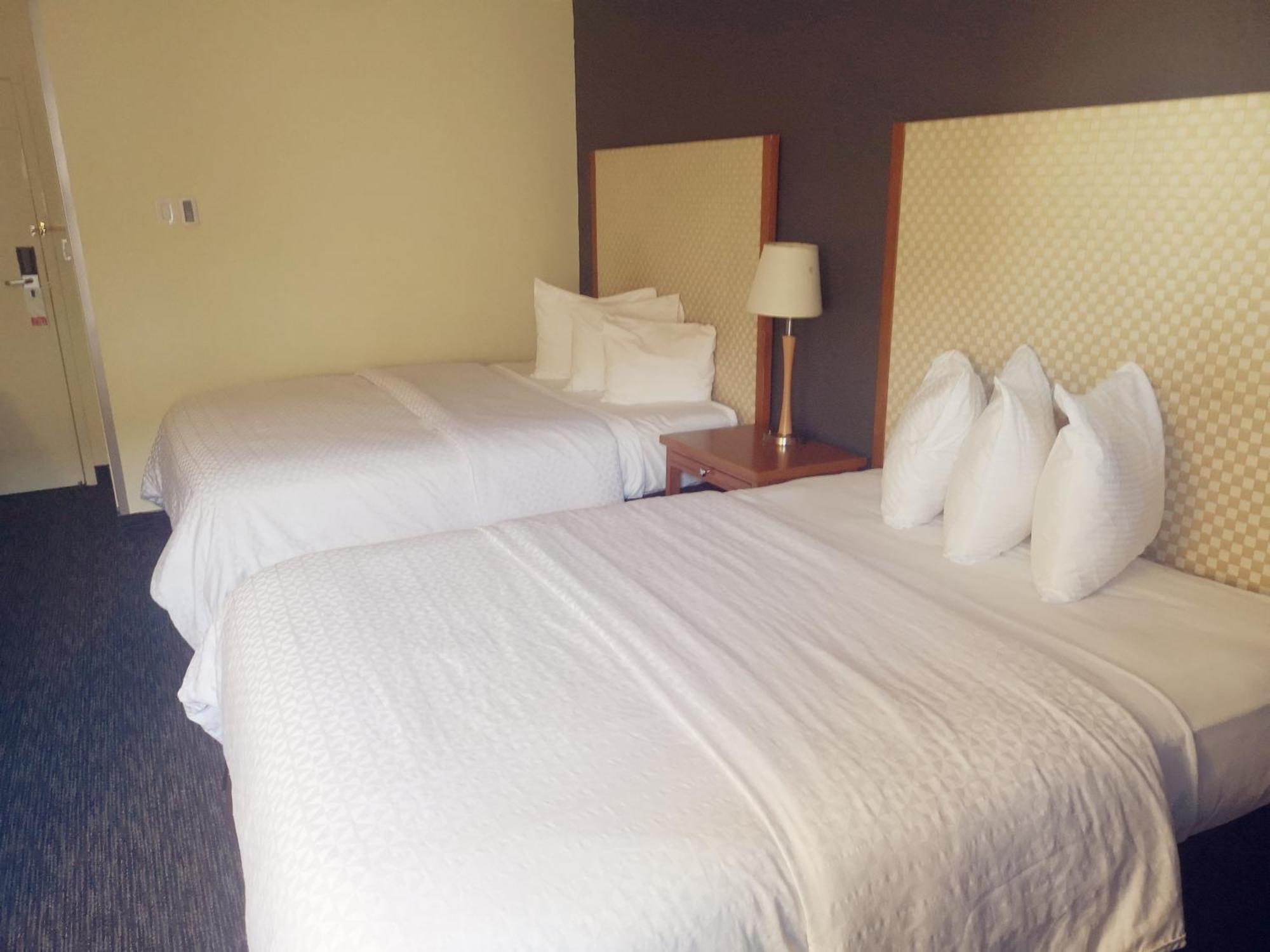 Travelodge By Wyndham Edmonton West Extérieur photo