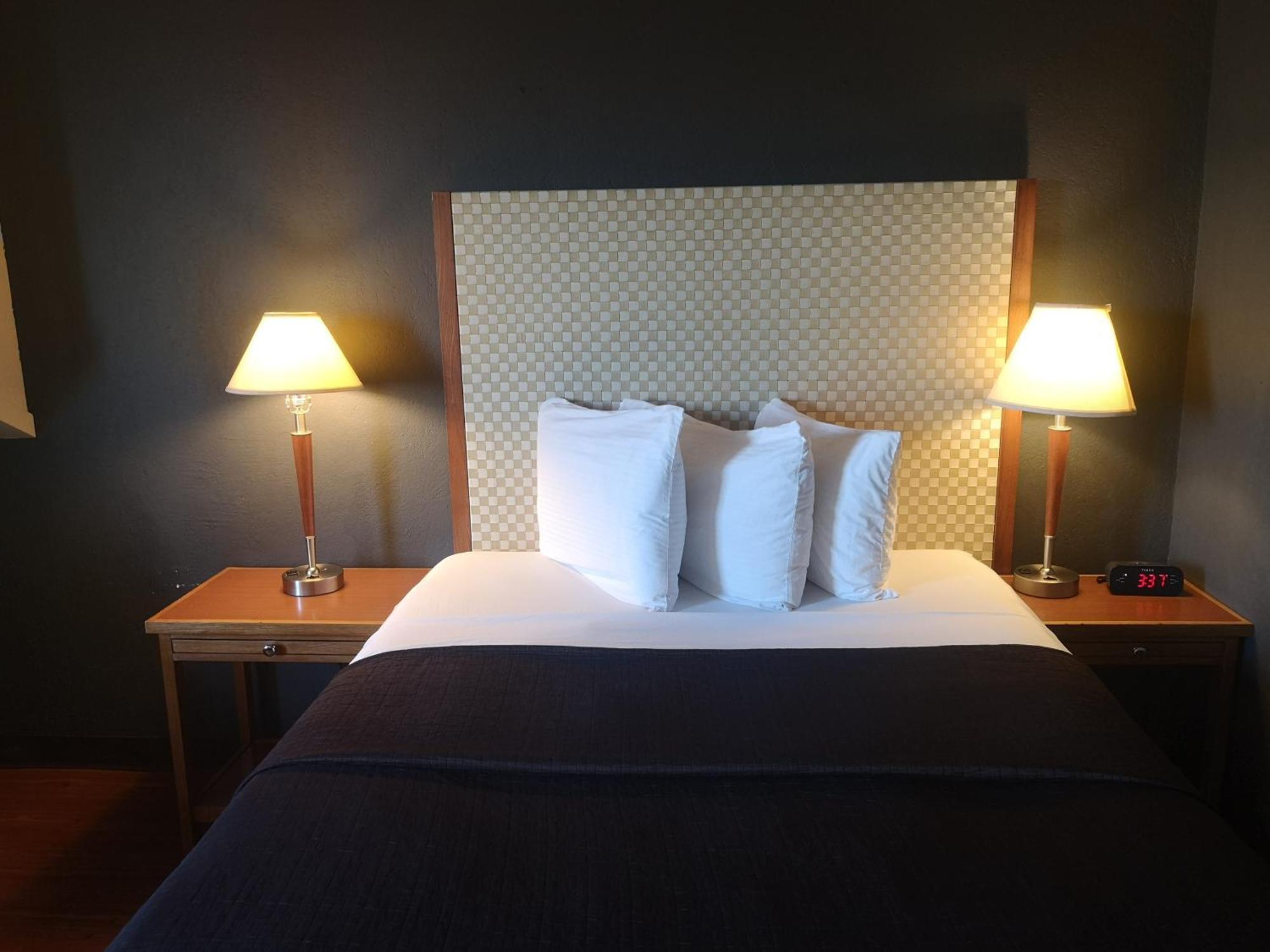 Travelodge By Wyndham Edmonton West Extérieur photo