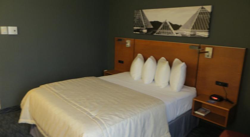 Travelodge By Wyndham Edmonton West Extérieur photo