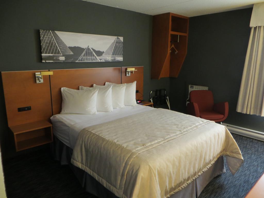 Travelodge By Wyndham Edmonton West Extérieur photo