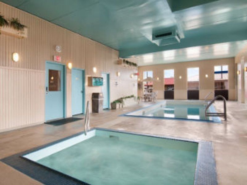 Travelodge By Wyndham Edmonton West Extérieur photo