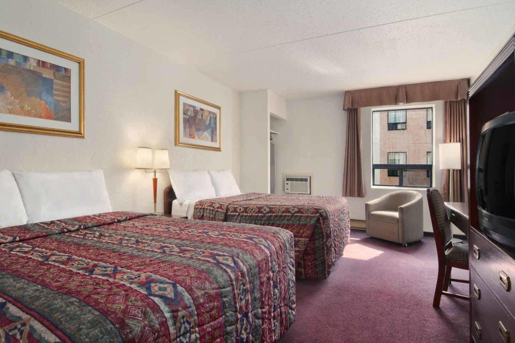 Travelodge By Wyndham Edmonton West Extérieur photo