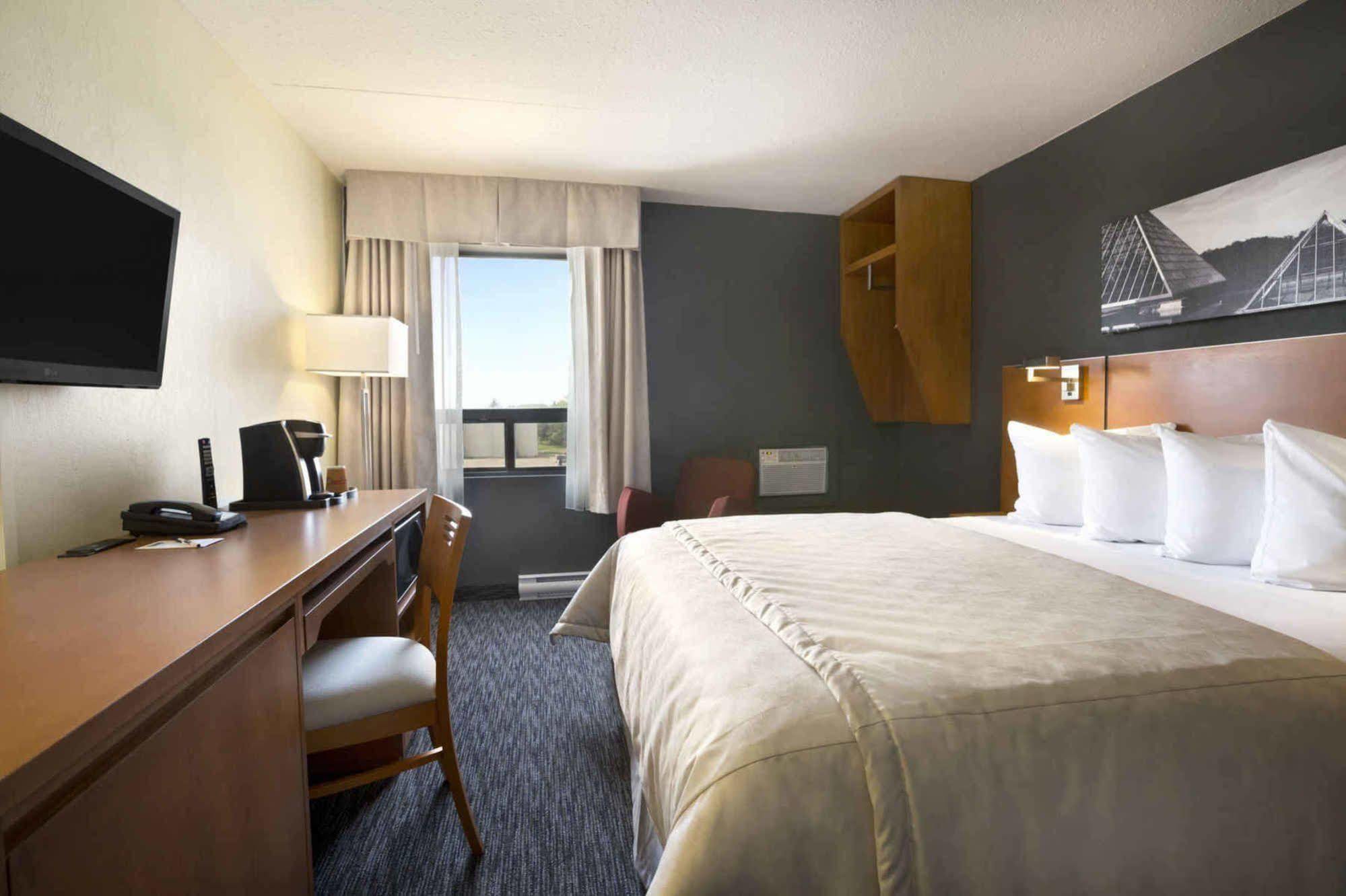 Travelodge By Wyndham Edmonton West Extérieur photo