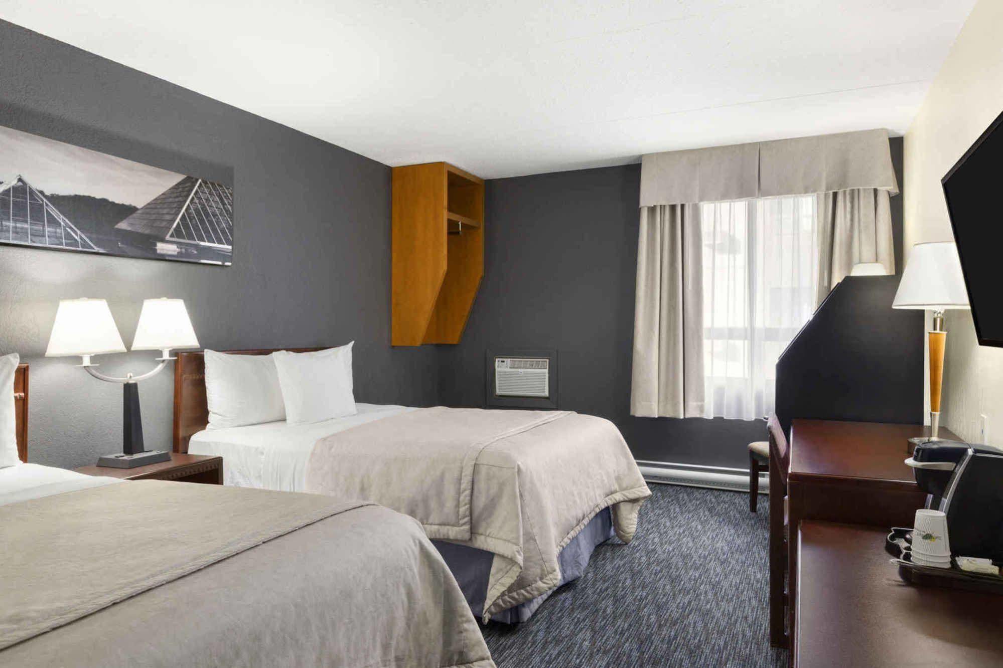 Travelodge By Wyndham Edmonton West Extérieur photo