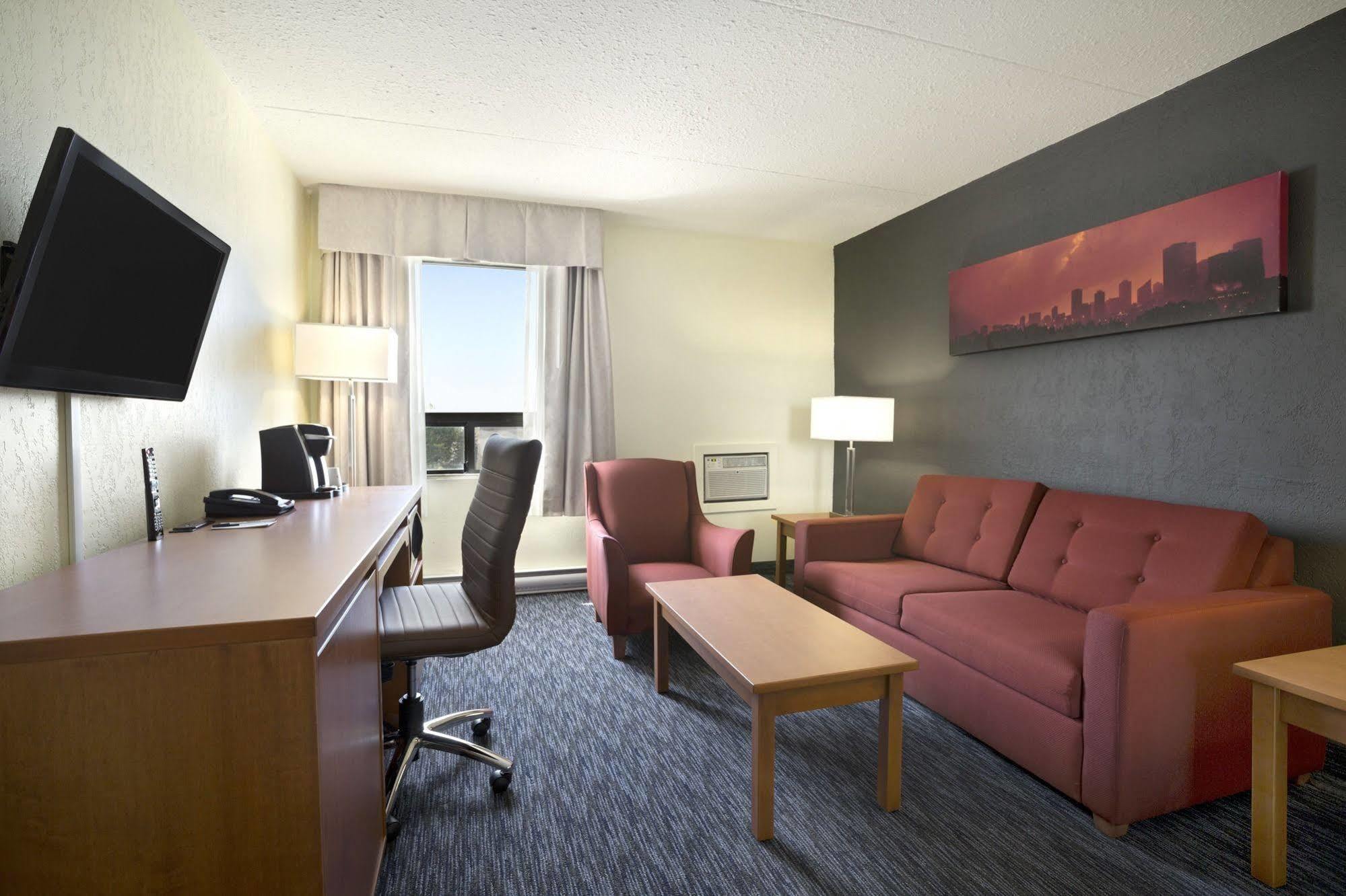 Travelodge By Wyndham Edmonton West Extérieur photo